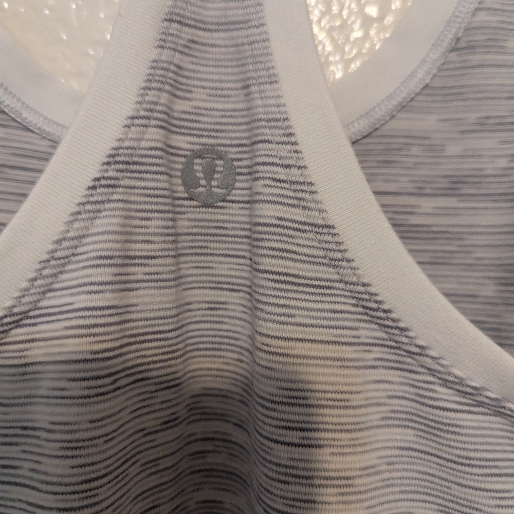 Lululemon Tank Raverback - Picture 4 of 4